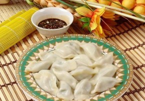 捏福饺子