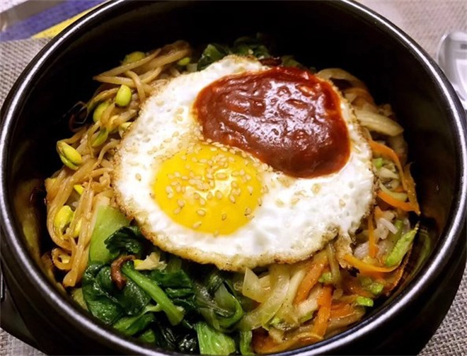 石膳家石锅拌饭加盟