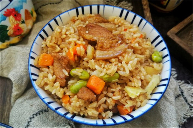 港小妹港式铁板炒饭加盟