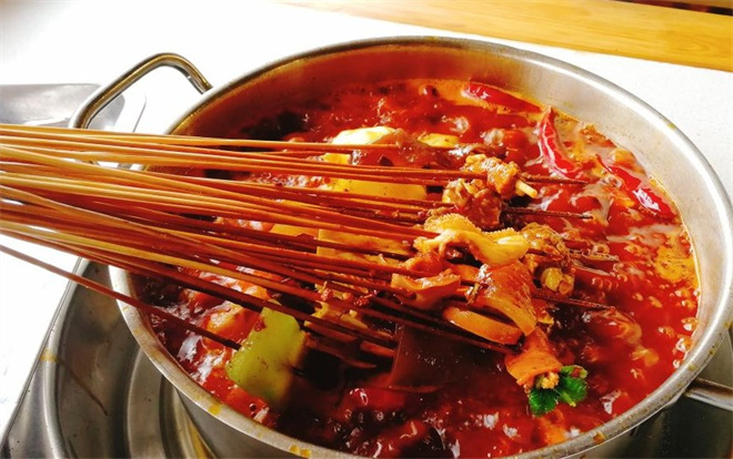 辣翻仟串串火锅