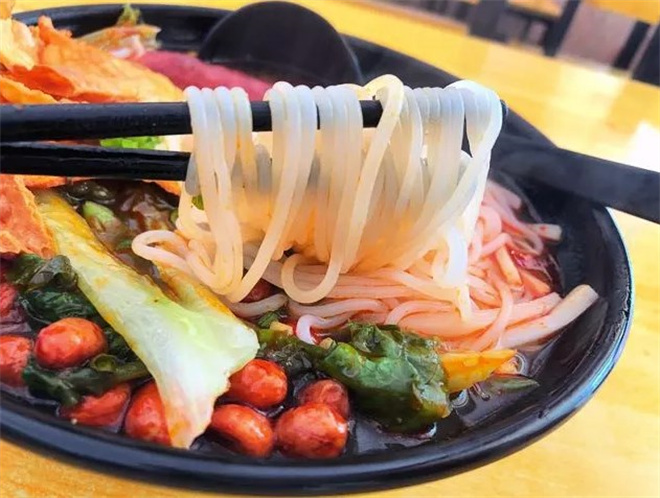 怪呲柳螺蛳粉加盟