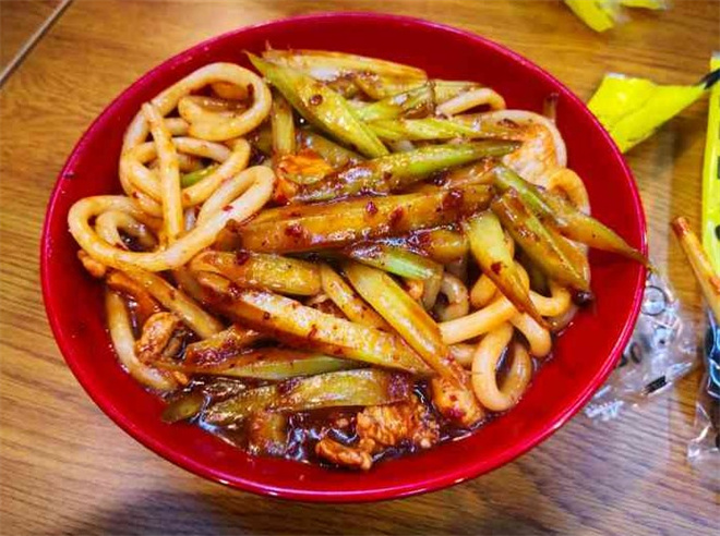 辣风芹米粉加盟