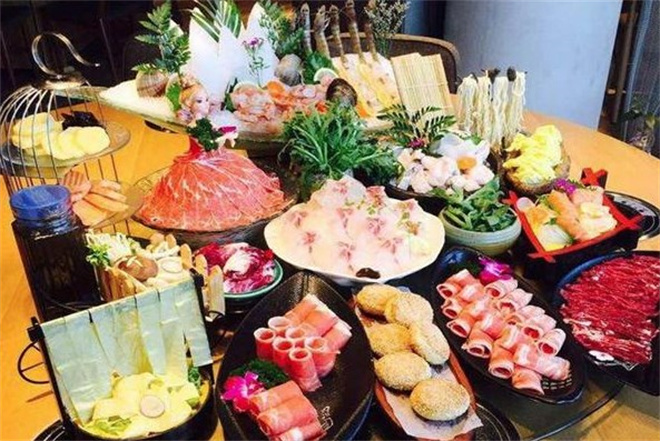 集小渔泰式火锅加盟