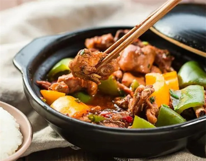 梁山霸王煲黄焖鸡