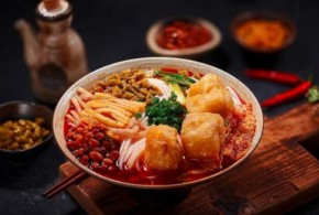 在巷子里螺螄粉