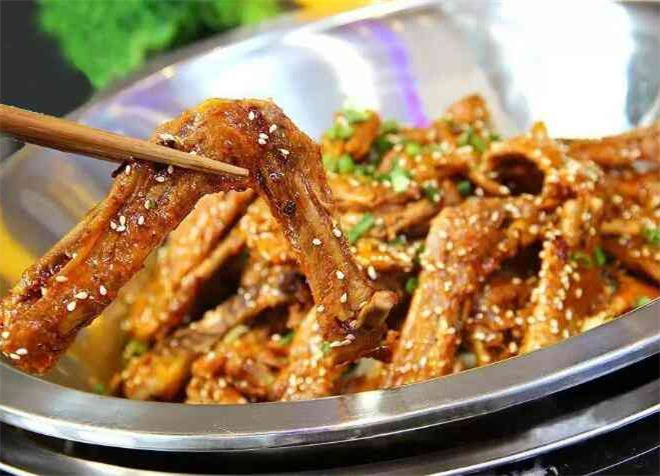 杨大师鸭爪爪特色火锅加盟