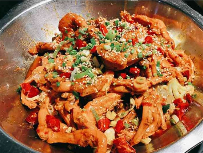 杨大师鸭爪爪特色火锅加盟