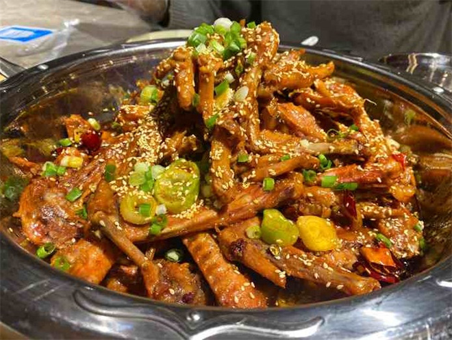 杨大师鸭爪爪特色火锅