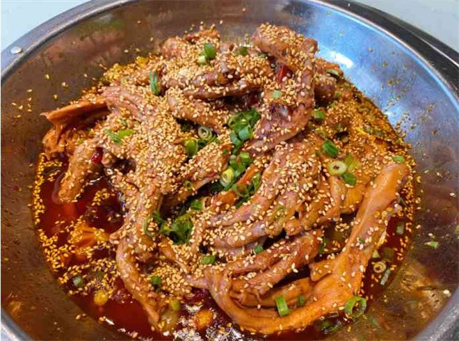 杨大师鸭爪爪特色火锅加盟