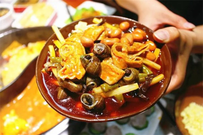顶上头螺蛳粉火锅加盟