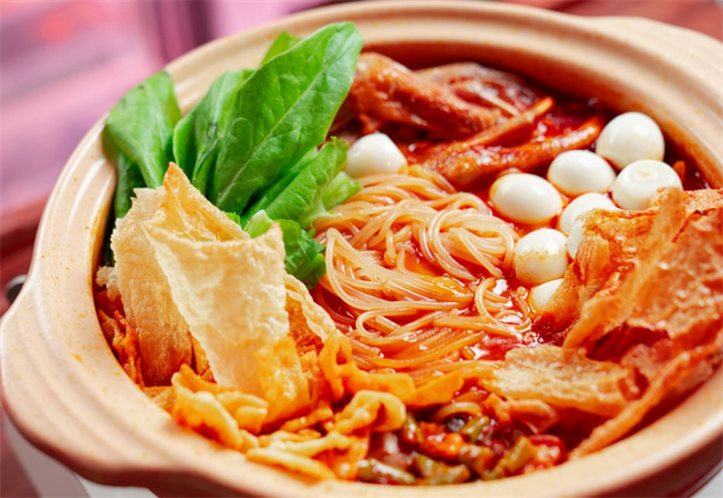 顶上头螺蛳粉火锅加盟