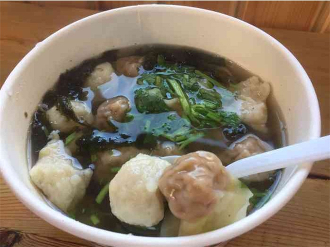 手劲鱼丸馄饨铺