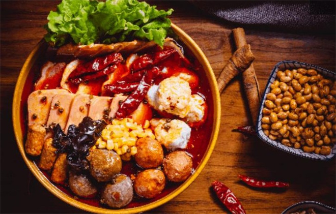 辣哆辣麻辣烫加盟