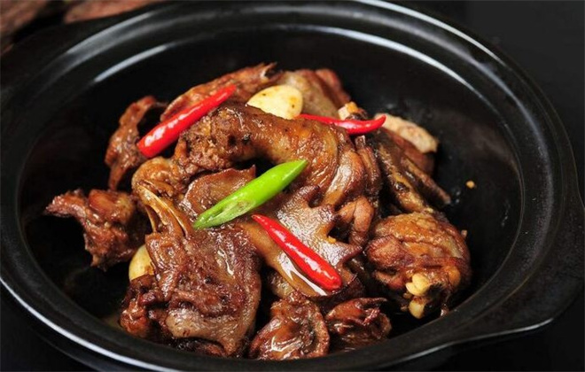 渝八两鸡公煲加盟