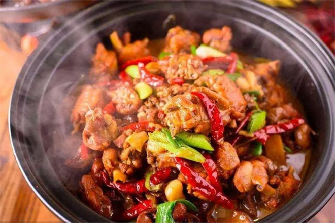 渝八两鸡公煲加盟