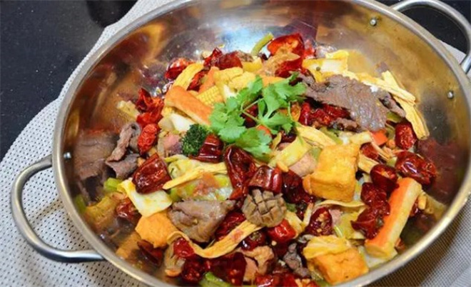 露缘巴蜀风味麻辣香锅