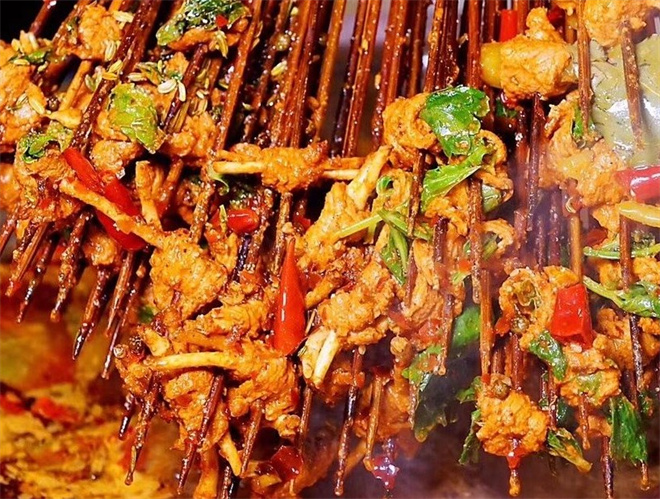 李闹闹串串香加盟