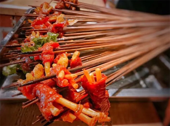 李闹闹串串香加盟