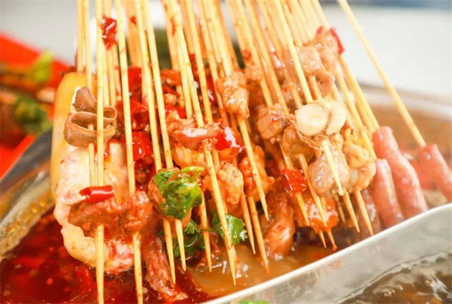 李闹闹串串香加盟