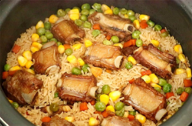 犟师傅排骨米饭