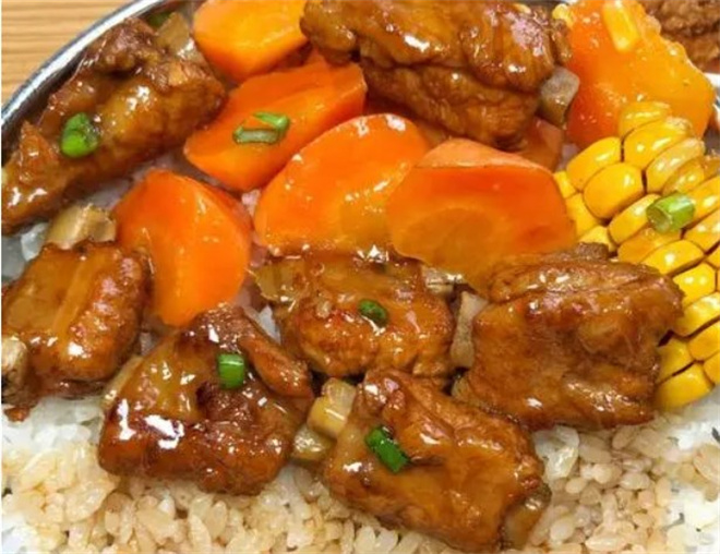 百碗香排骨米饭