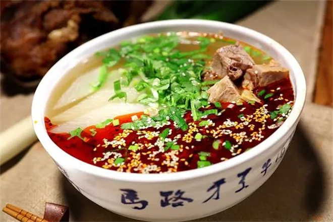 马路牙子牛肉面