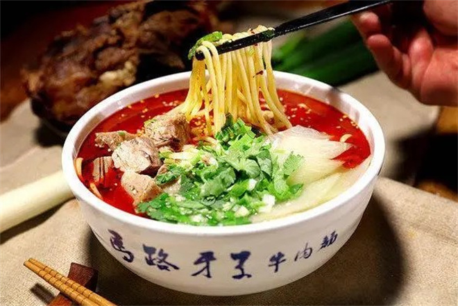 马路牙子牛肉面