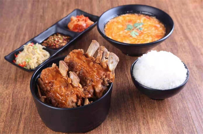 腱骨头排骨米饭