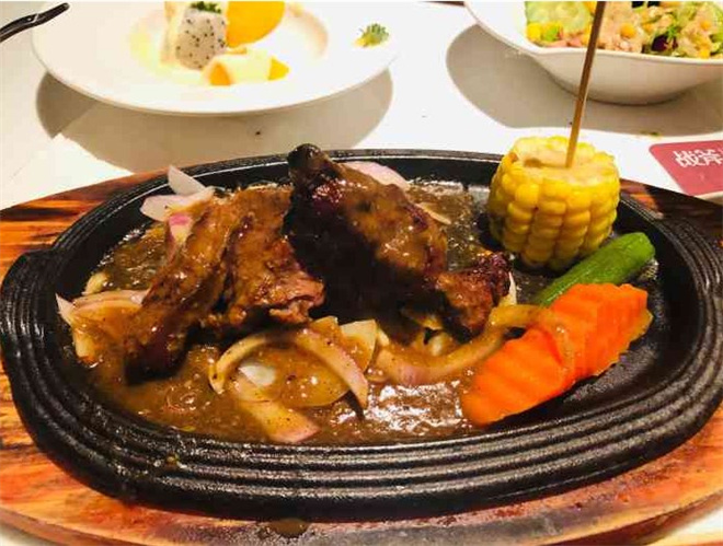 炙烧战斧牛排餐厅