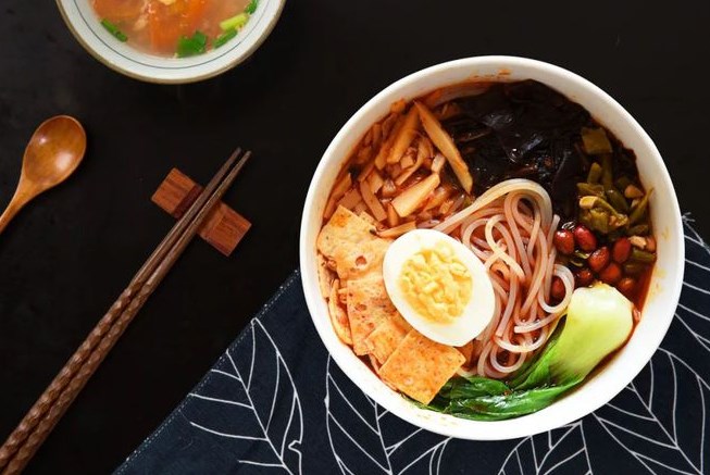 人人嗦新派柳州螺蛳粉