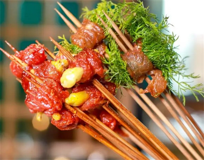 熊成猫串串香加盟