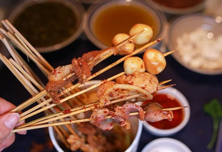 腰津食怪串串香加盟