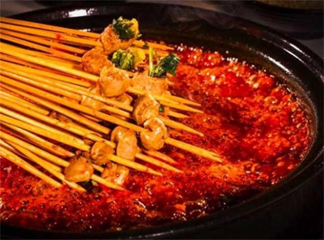 毛毛虫串串香加盟