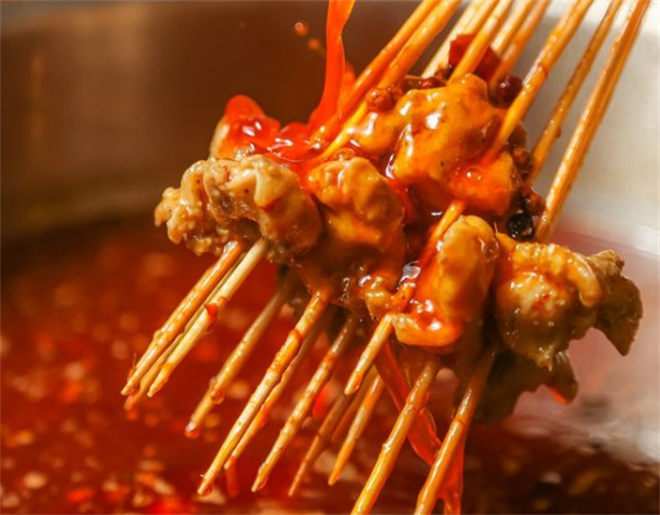 腰津食怪串串香加盟