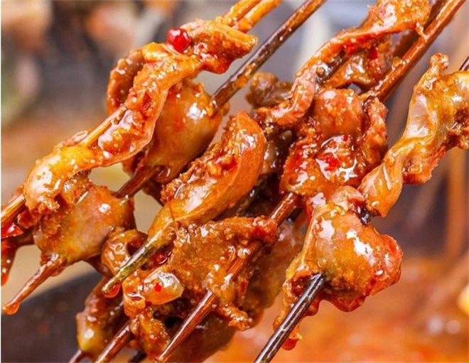 来串街边串串香