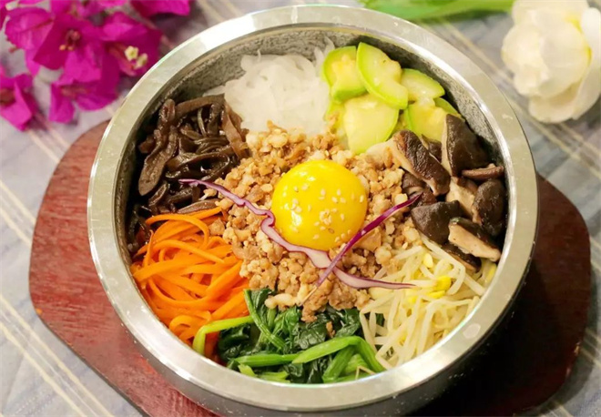 七先生石锅拌饭加盟