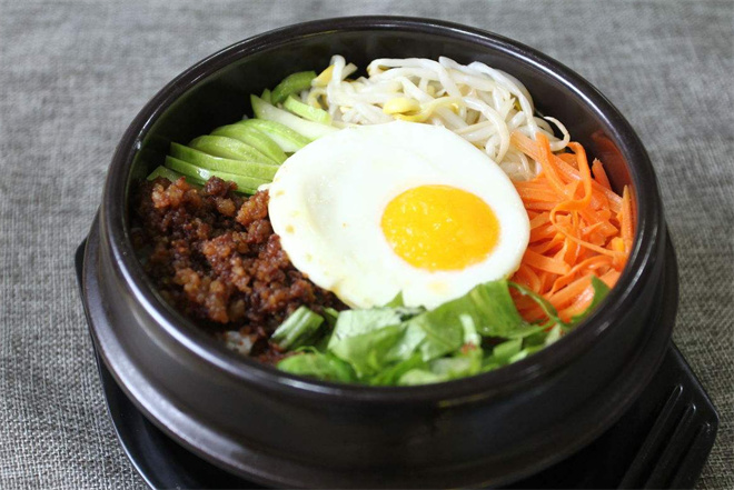 七先生石锅拌饭加盟