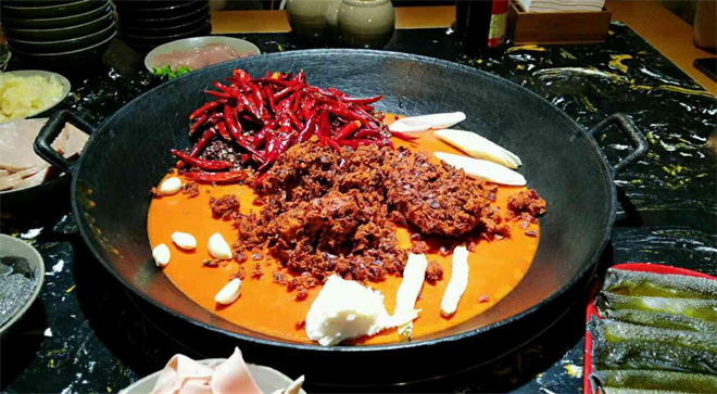 聚圆土灶老火锅加盟