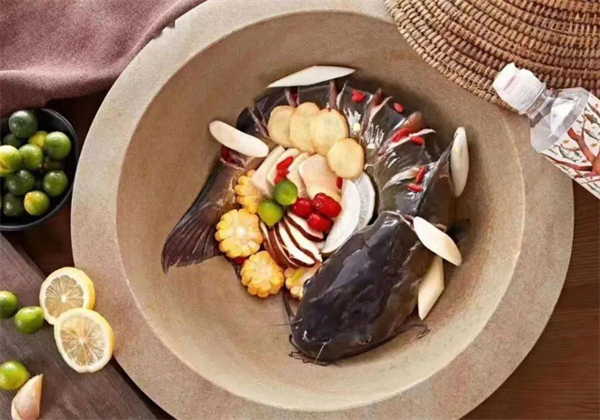 鱼翻天豆腐石锅鱼