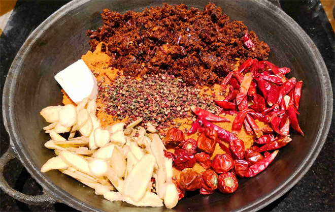 蒋仕巴仕重庆火锅