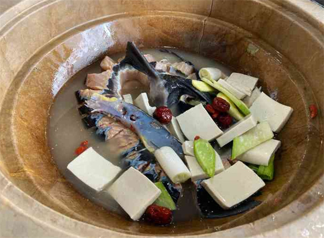 鱼上鲜蒸汽石锅鱼