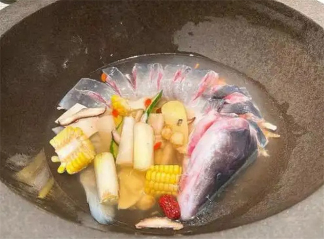 鱼上鲜蒸汽石锅鱼