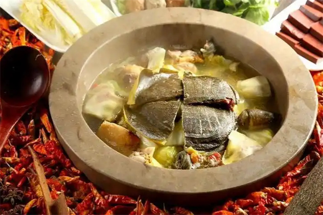 水荷塘蒸汽石锅鱼 水荷塘蒸汽石锅鱼