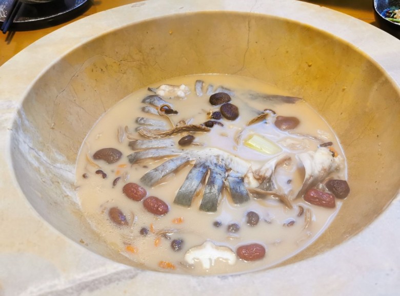 无渔伦比蒸汽石锅鱼