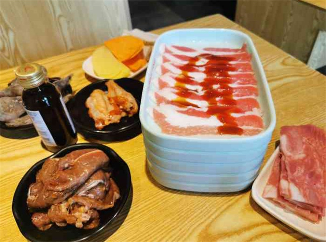 鼎鼎牛烤肉加盟