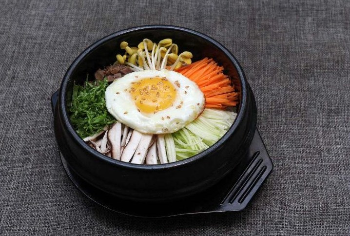 西塔喜稻石锅拌饭加盟