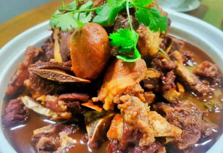 犟福牛排牛骨煲加盟