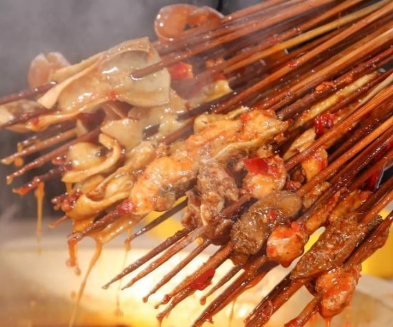 小春风扒炉串串香加盟