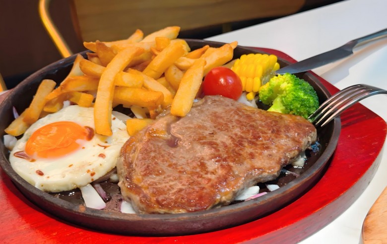 陈连村深夜牛排