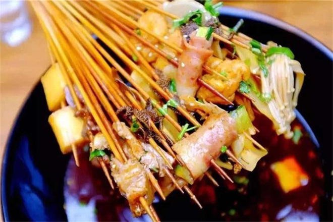 周俊串串香加盟